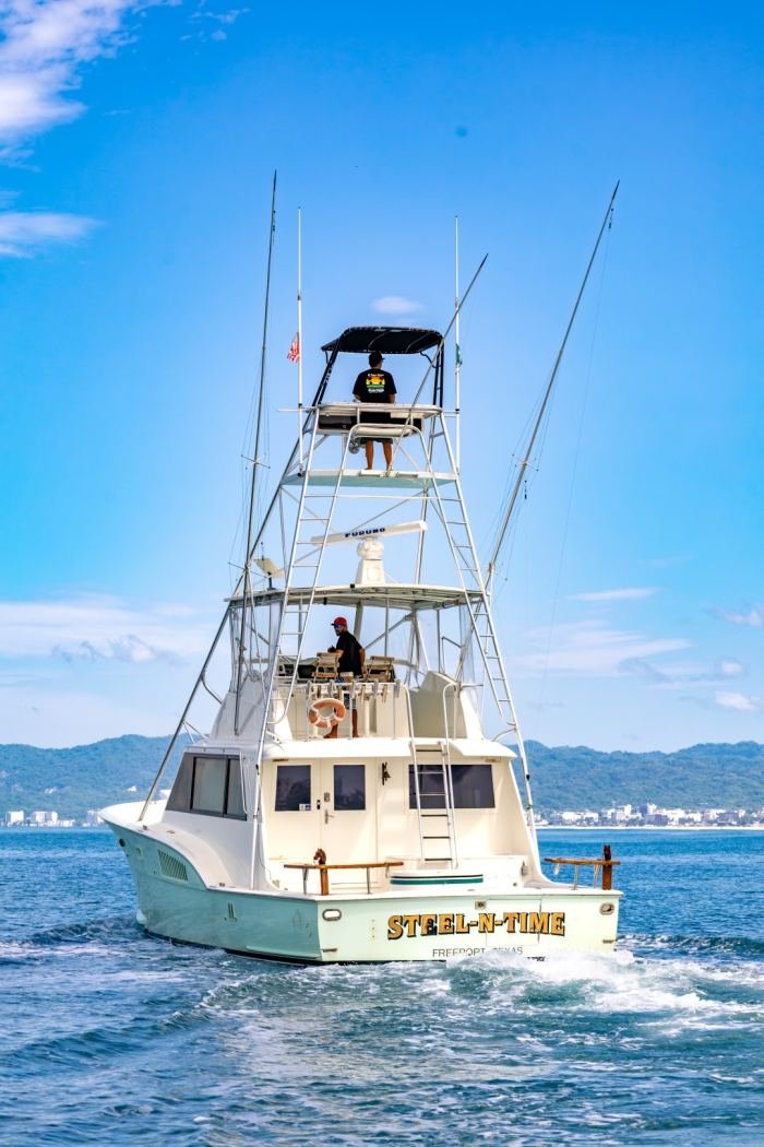 The transom and tuna tower of Steel n Time under way